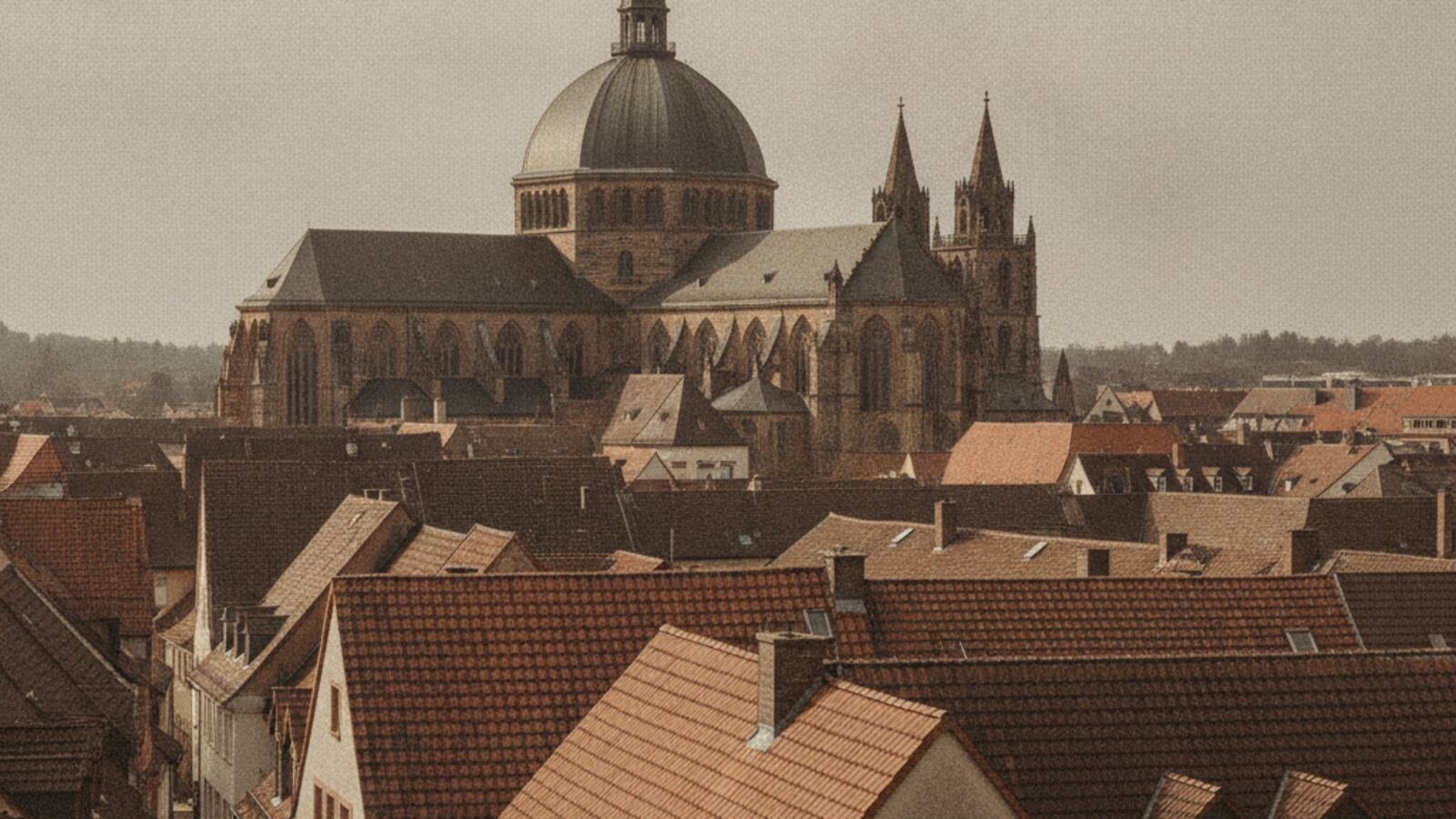 Aachener Dom über den Dächern der Altstadt